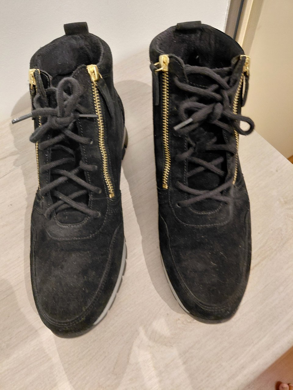 Zwarte suède schoenen