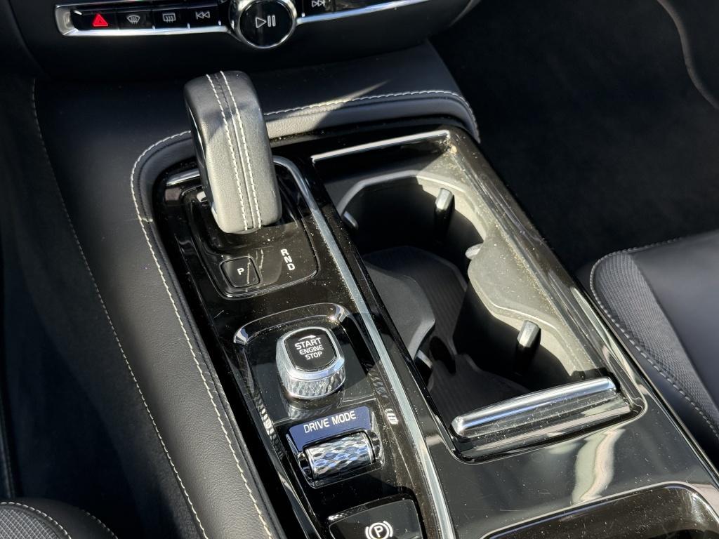 Volvo V60 t6 340pk recharge r-design| panodak| adap.cruise| 360camera| awd