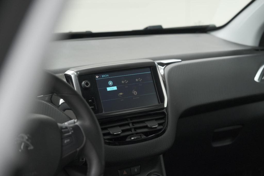 Peugeot 2008 puretech 110 blue lion | trekhaak | apple carplay | parkeersen