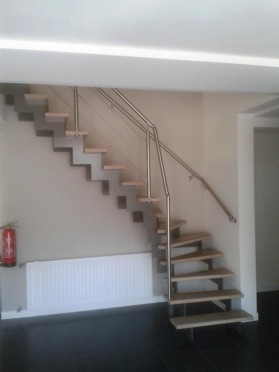 Stalen Kwartslagtrappen op maat – Compact & Stijlvol