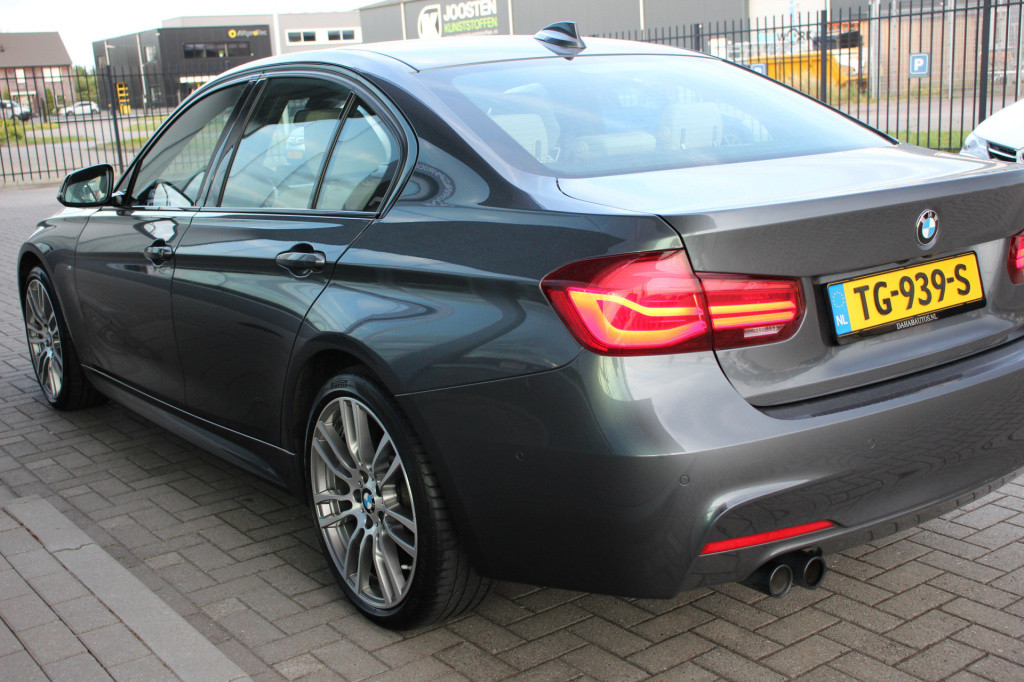 BMW 3-serie 320i xdrive m sport edition | dealer onderhouden