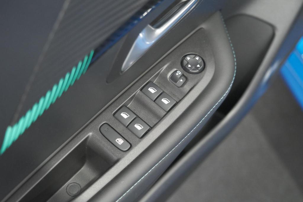 Peugeot 208 puretech 100 allure | trekhaak | camera | apple carplay | navig