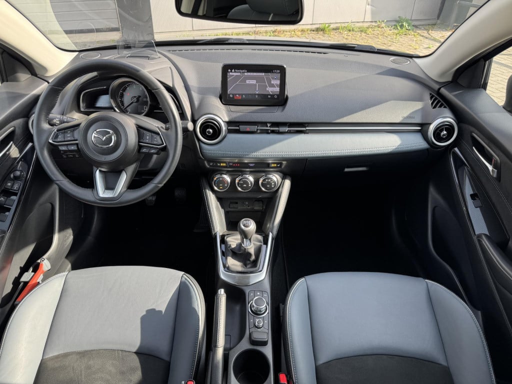 Mazda 2 1.5 skyactiv-g signature | navigatie | 360° camera | head-up displa