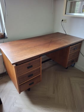 Bureau, nog mooi van degelijk hout