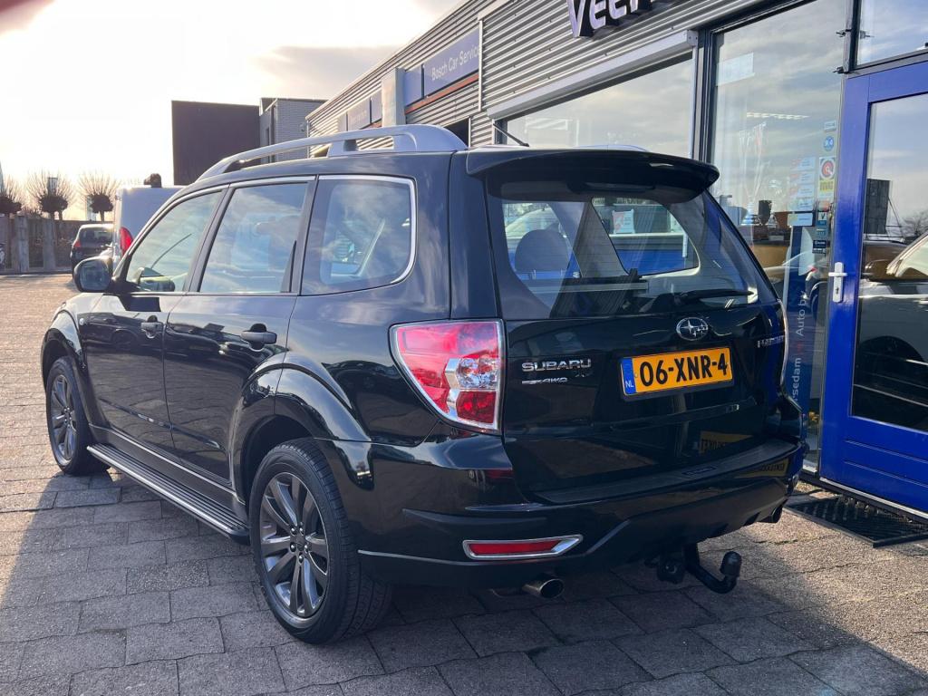 Subaru Forester 2.0 xs 40 year edition, panodak, trekhaak enz...