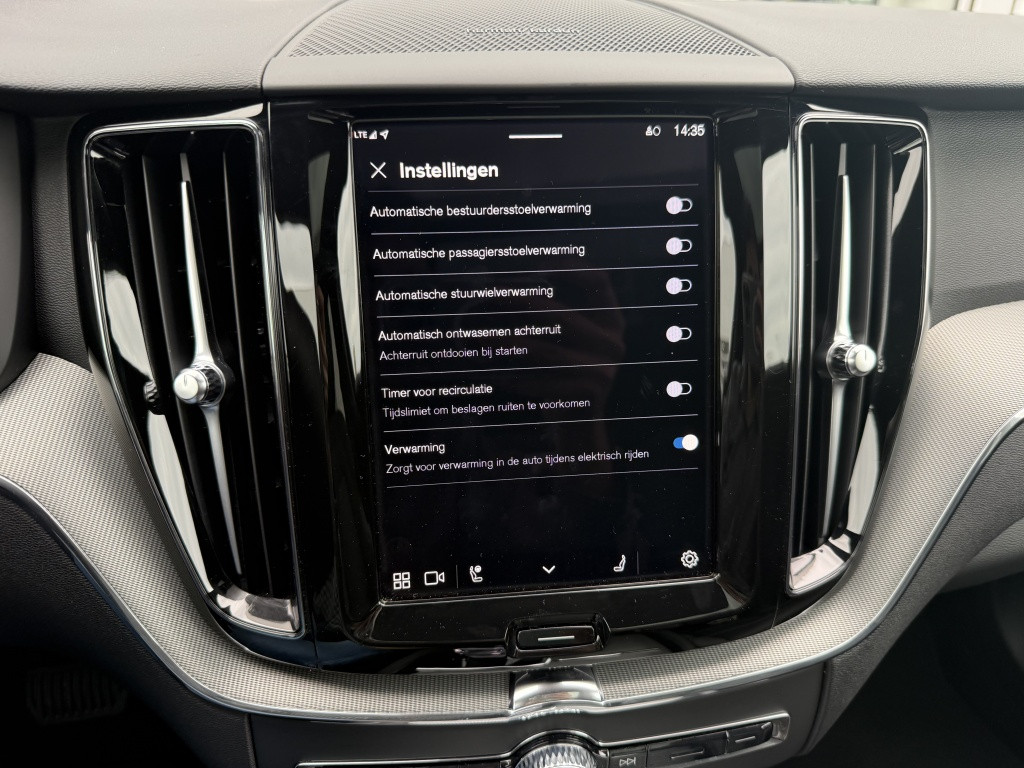 Volvo XC60 t8 455pk recharge black edition| panodak| trekhaak| adap.cruise|