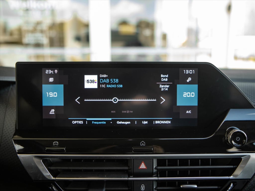 Citroen C4 1.2 puretech 130pk shine automaat | navigatie | hud | stoelverwa