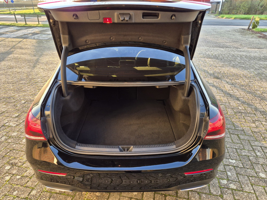 Mercedes-Benz A-Klasse 200 business solution amg