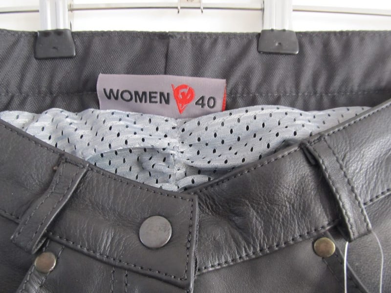 Nieuwe leren dames broek, niergordels en rugprotectoren