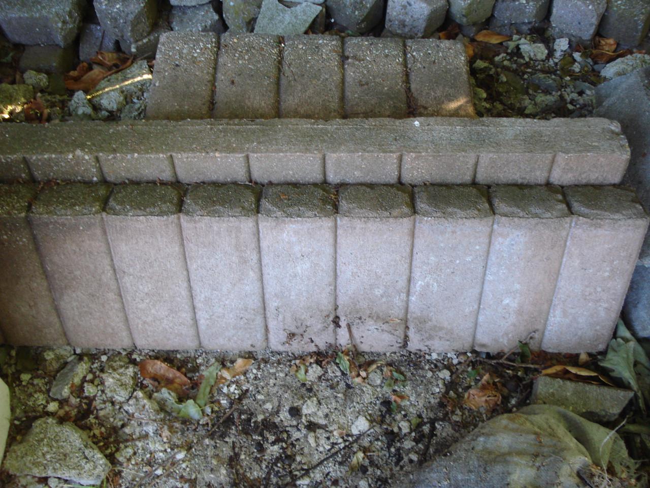 GRATIS partij beton nstraat stenen en overige straat stenen+beton borders