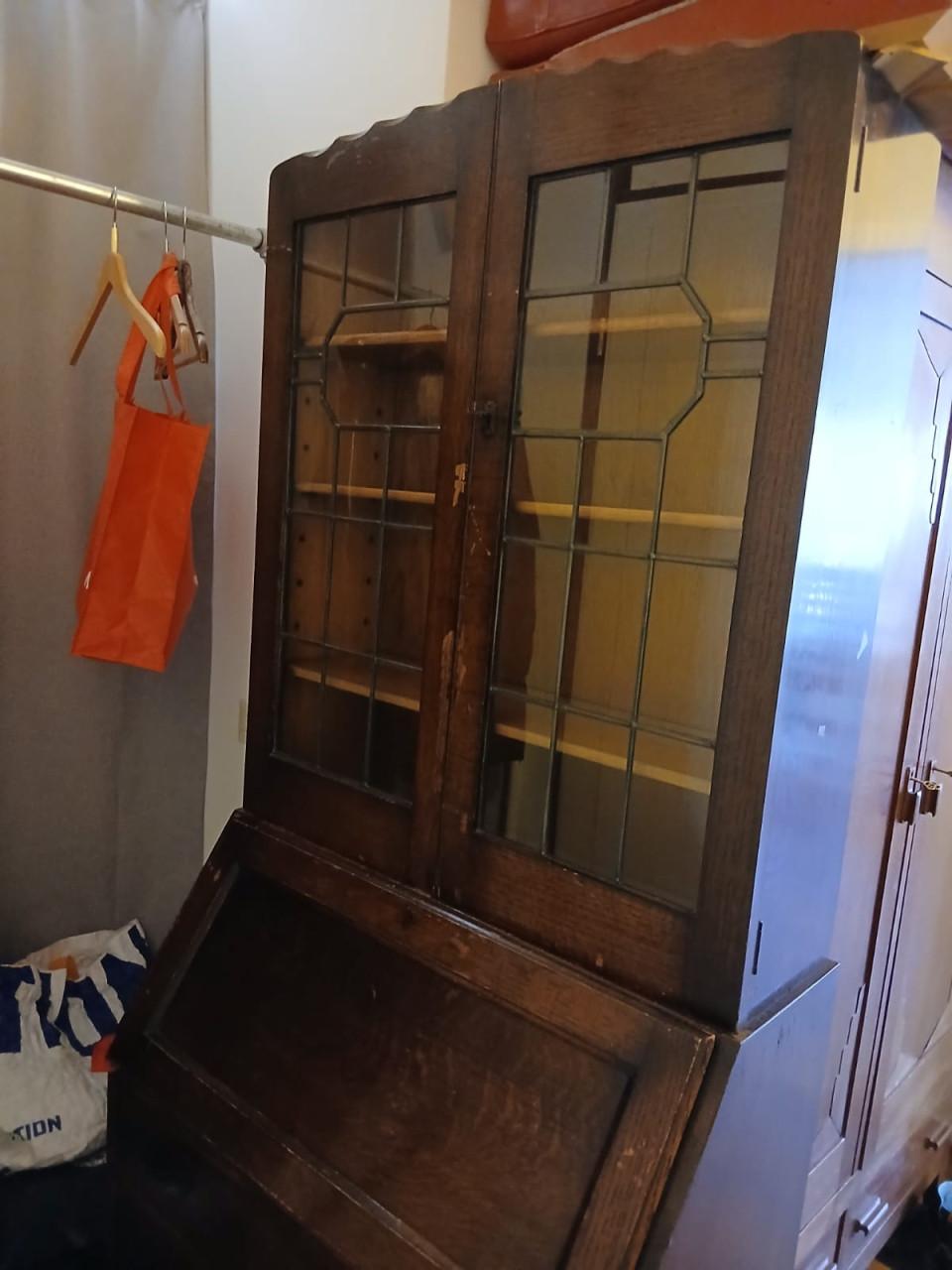 Antieke secretaire van eikenhout, Biedermeier model uit de 19e eeuw