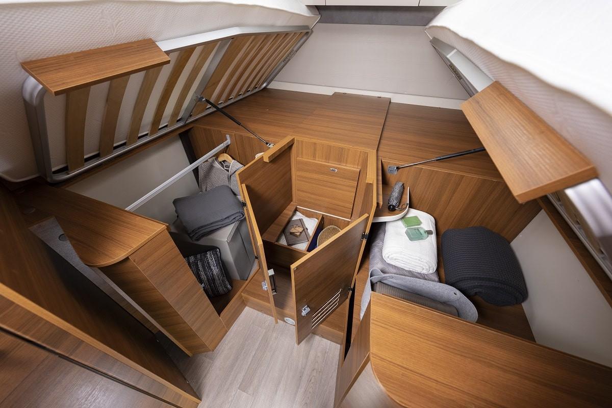 Elnagh Baron 573 - moderne, ruime half-integraal camper - goed onderhouden