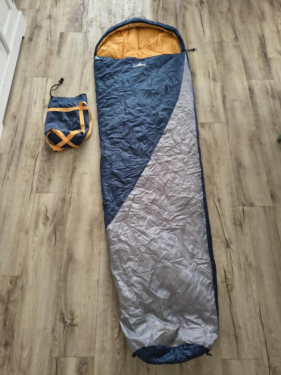 Prachtige lichtgewicht slaapzak Nomad met compressie hoes.