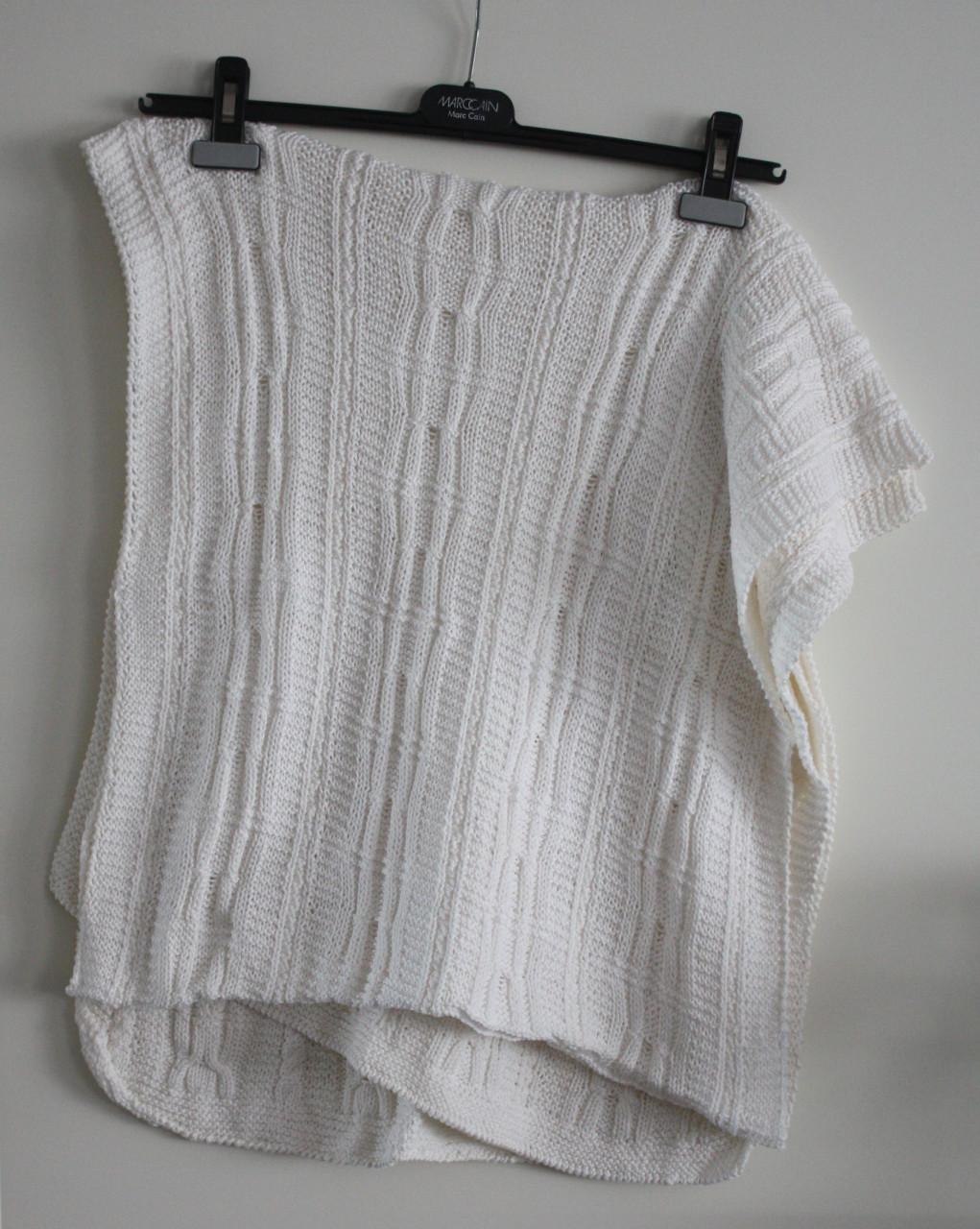 Witte omslagdoek-sjaal