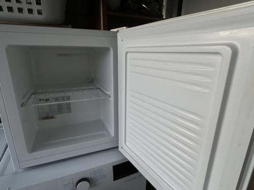 Camping / mini tafelmodel vrieskast A+ klasse Vriezer netto 34 liter