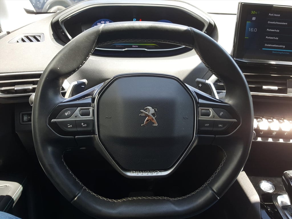 Peugeot 3008 1.6 plug-in hybrid 225pk blue lease allure eat8 automaat navig