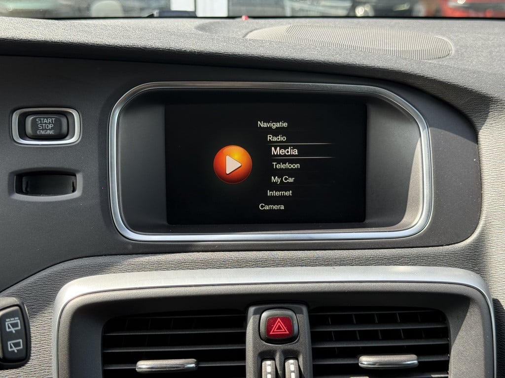 Volvo V40 cross country t3 153pk aut6 polar+ luxury| leder|pano| camera| tr