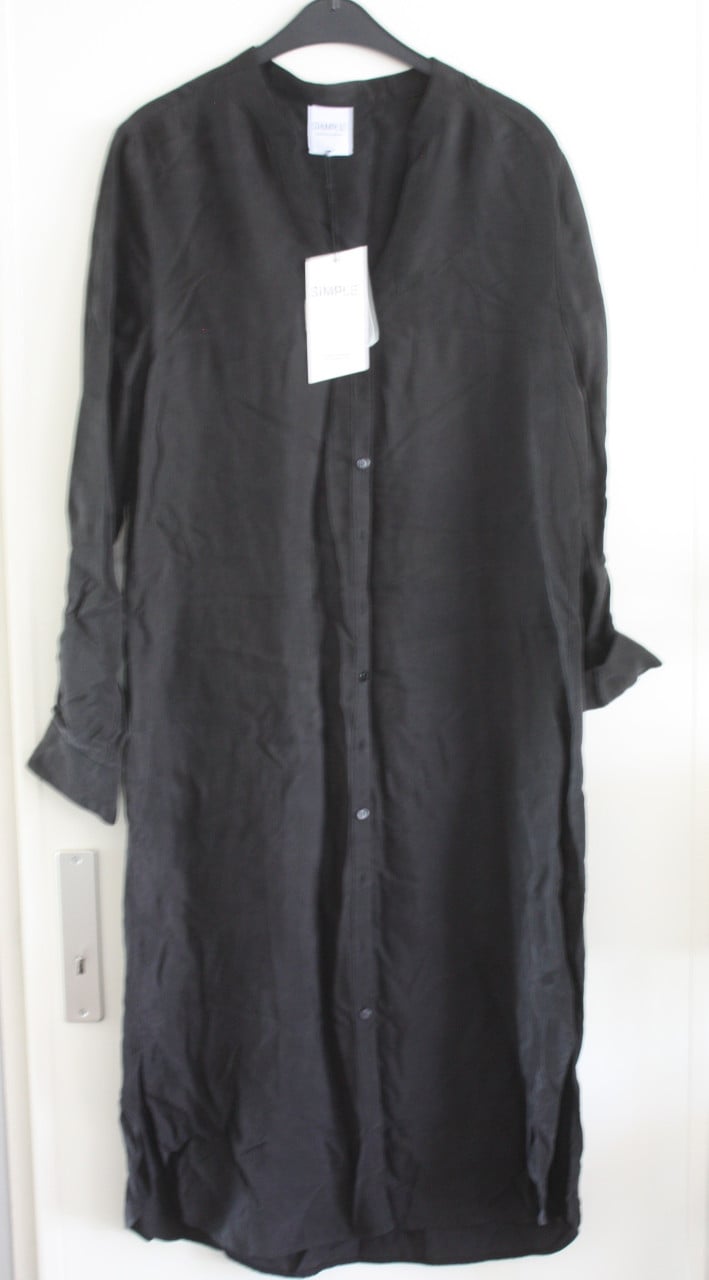 Nieuwe zwarte jurk met knopen maat L