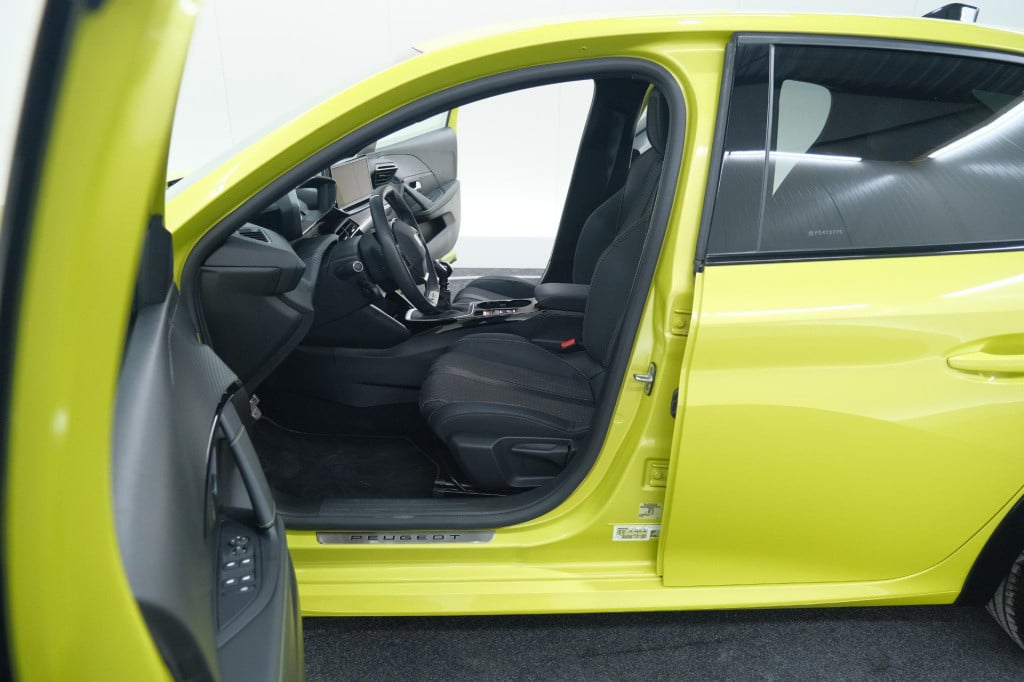 Peugeot 208 puretech 100 gt | camera | apple carplay | parkeersensoren