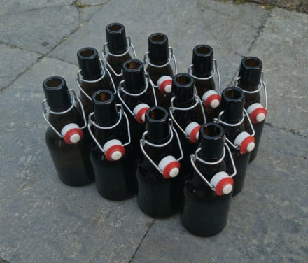 12 Bruine Beugelflessen