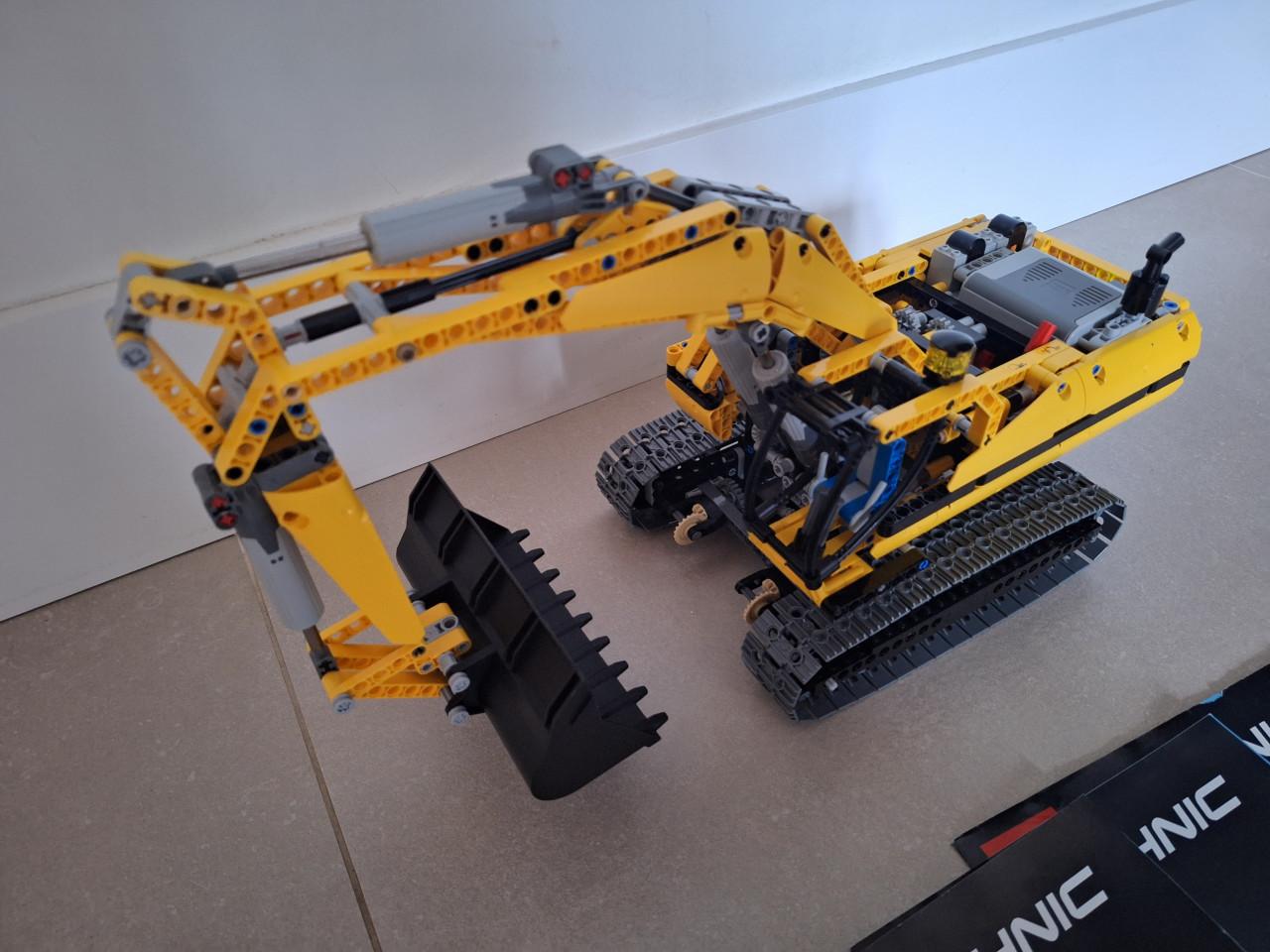 LEGO graafmachine met motoren 8043