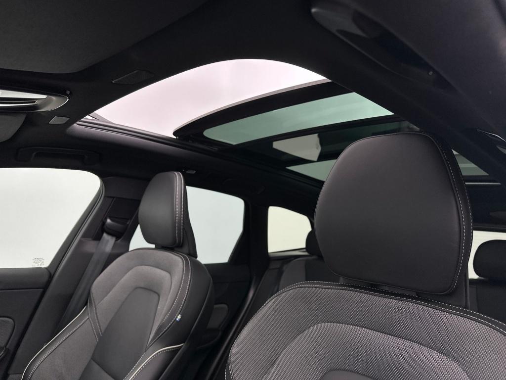 Volvo XC60 t6 398pk recharge ultra black edition| pano| 360camera| trekhaak