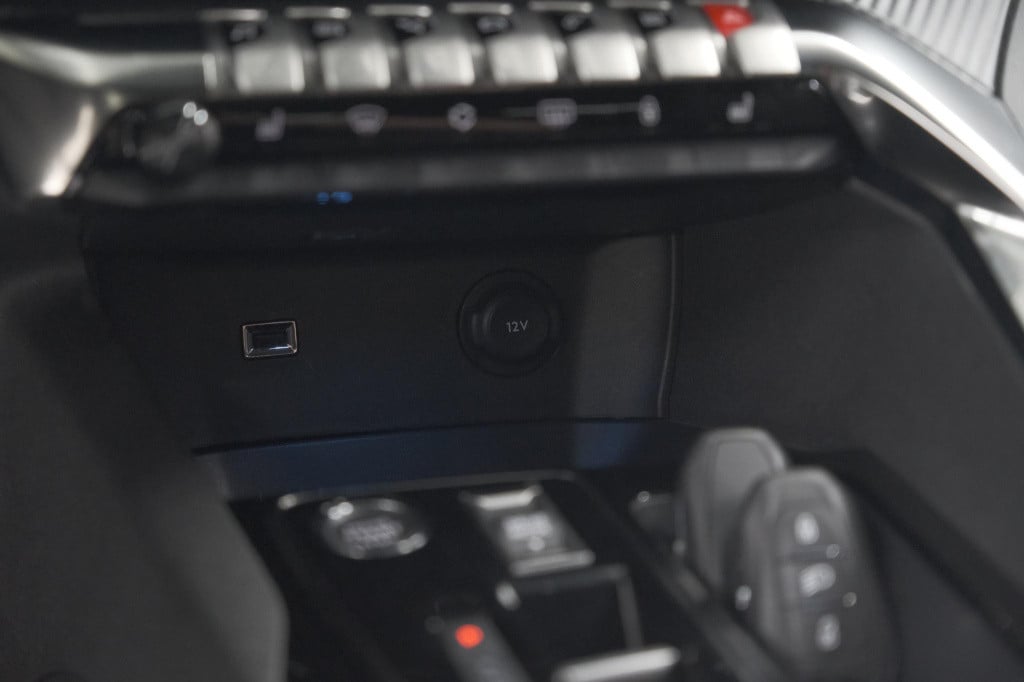 Peugeot 5008 puretech 130 eat8 active pack business | 7 zitplaatsen | camer