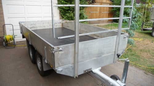 TE KOOP GEREMDE PLATEAUWAGEN merk EQUIPE met KENTEKEN