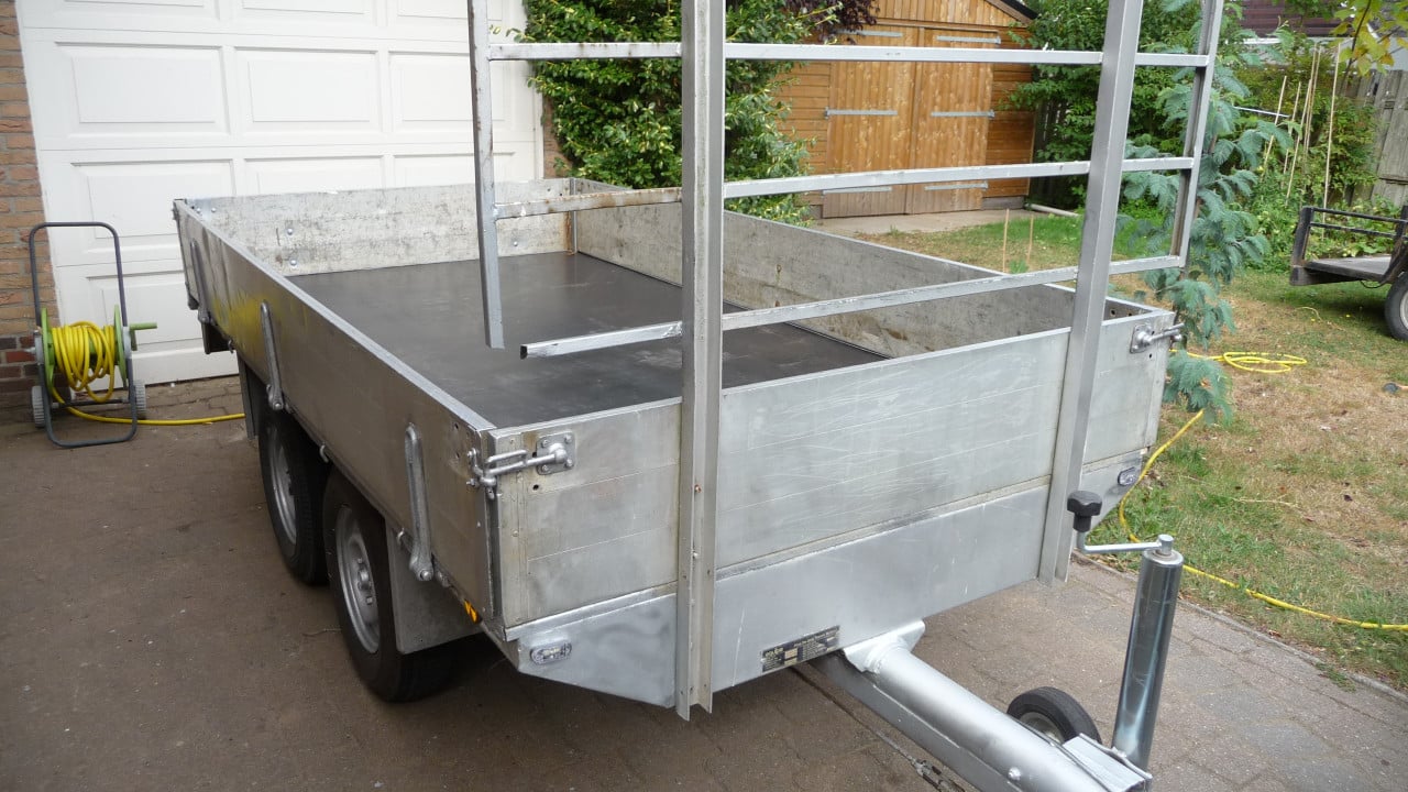 TE KOOP GEREMDE PLATEAUWAGEN merk EQUIPE met KENTEKEN