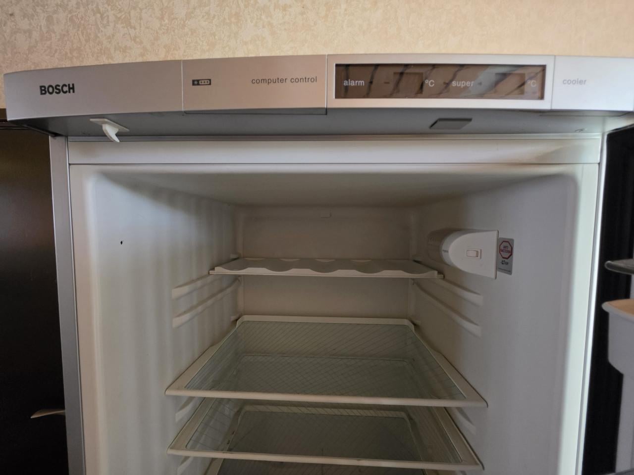 Koelkast Bosch met vriesgedeelte mag weg voor 80 euro ivm verhuis