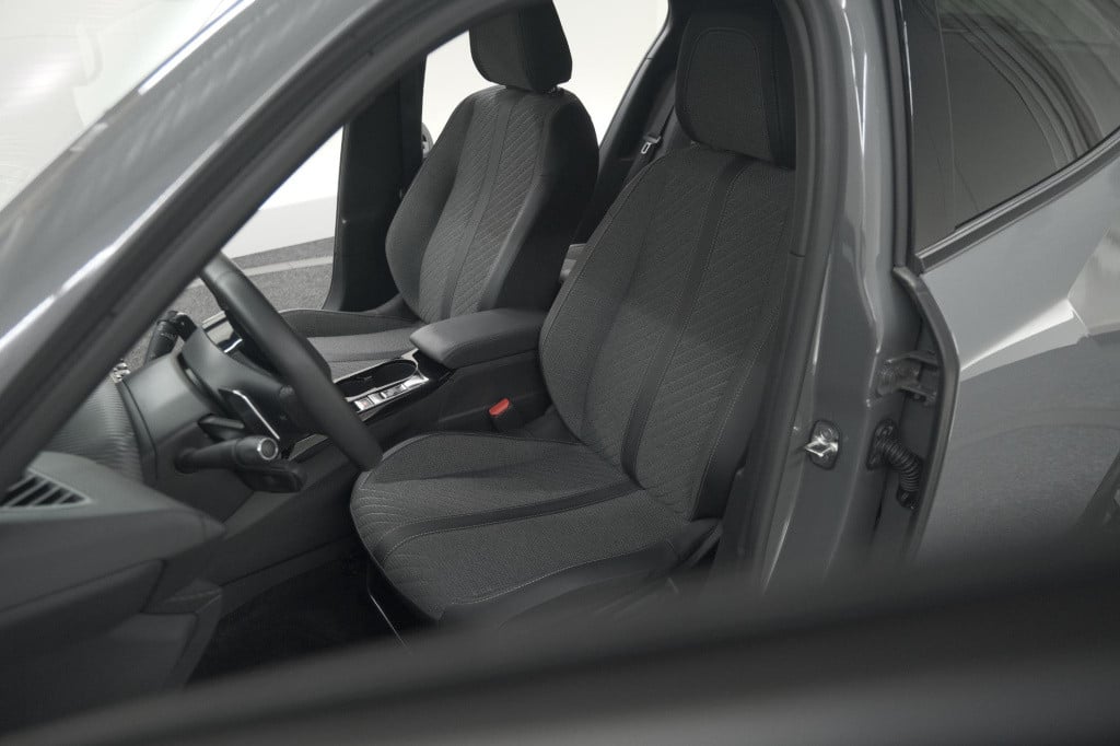 Peugeot 2008 puretech 130 eat8 allure | 360 camera | adaptieve cruise contr