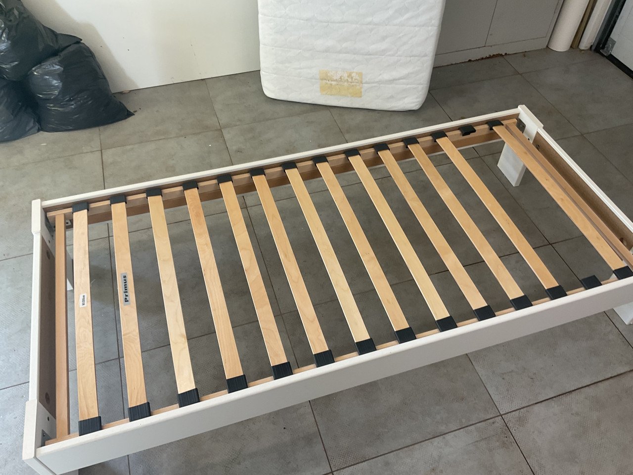 Eenpersoons bed ( basic wit )