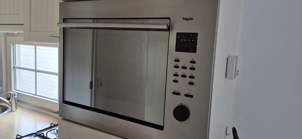 Vaatwasser, combi oven, koelkast met vriesvak