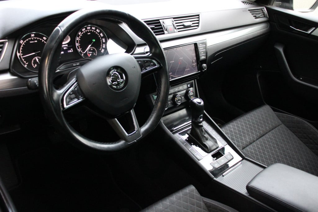 Skoda Superb combi 1.6 tdi style business | automaat | navi | camera