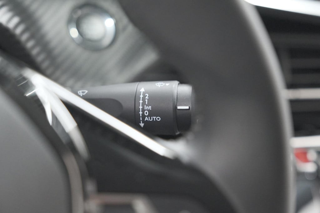 Peugeot 208 puretech 100 allure pack | camera | apple carplay | stoelverwar