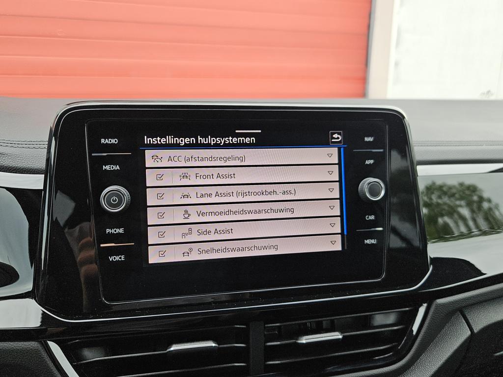 Volkswagen T-roc 1.5 tsi r-line business | acc | trekhaak | keyless