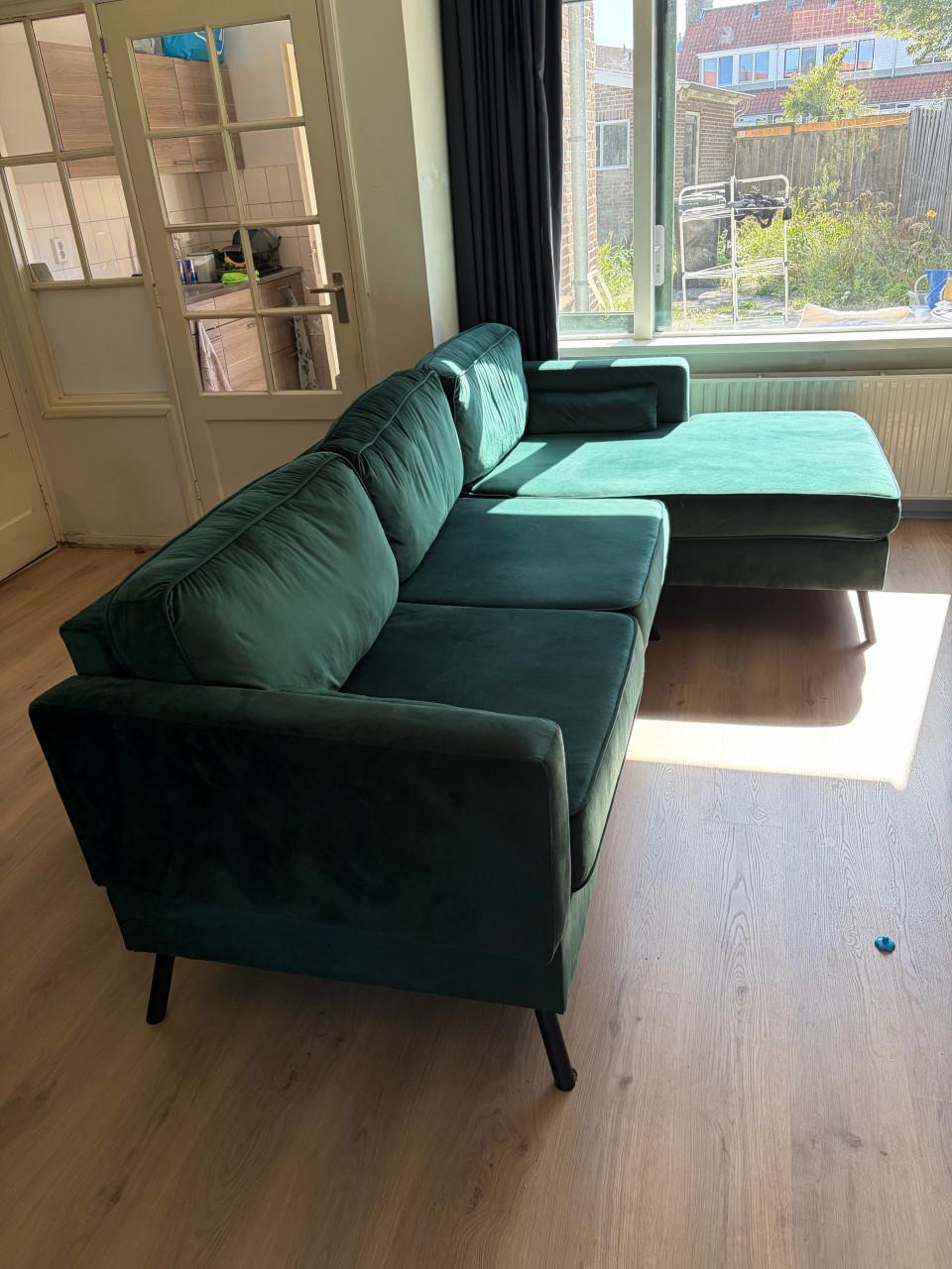 Donkergroene velvet hoekbank + 4 stoelen + 2 nieuwe kussens