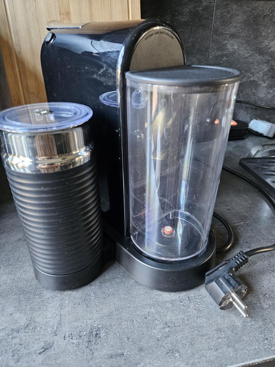 Zgan Krups Nespresso Magimix cupmachine met melkopschuimer