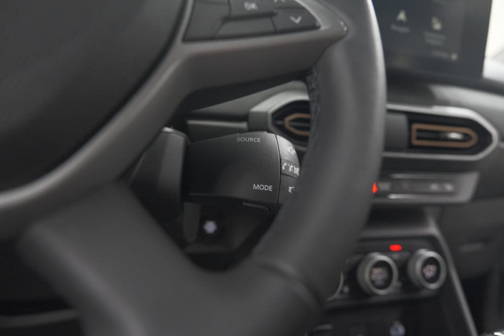Dacia Jogger 1.6 hybrid 140 extreme | 5 zitplaatsen | trekhaak | camera | d