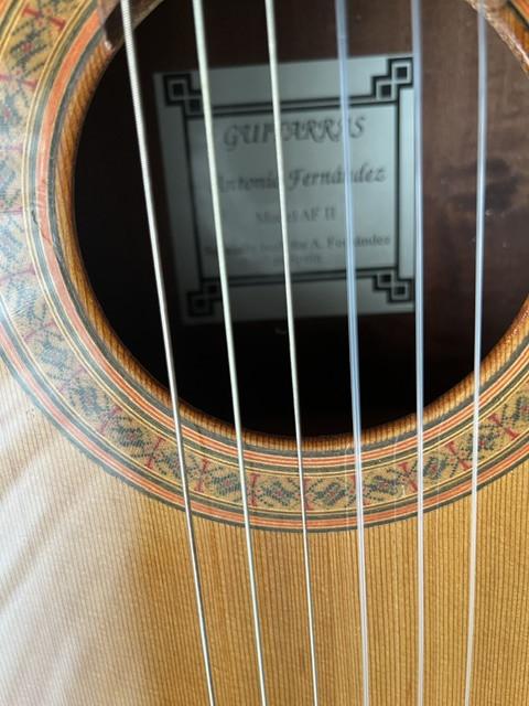 Oudere klassiek gitaar met koffer  1973