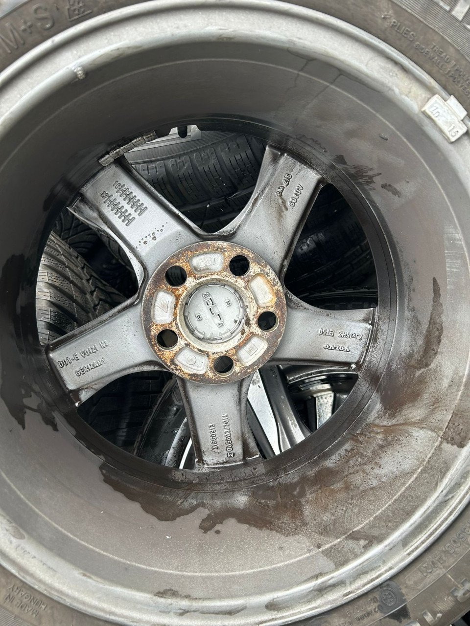 VOLVO LICHTMETALEN VELGEN GRIJS 16''INCH'' MET BANDEN