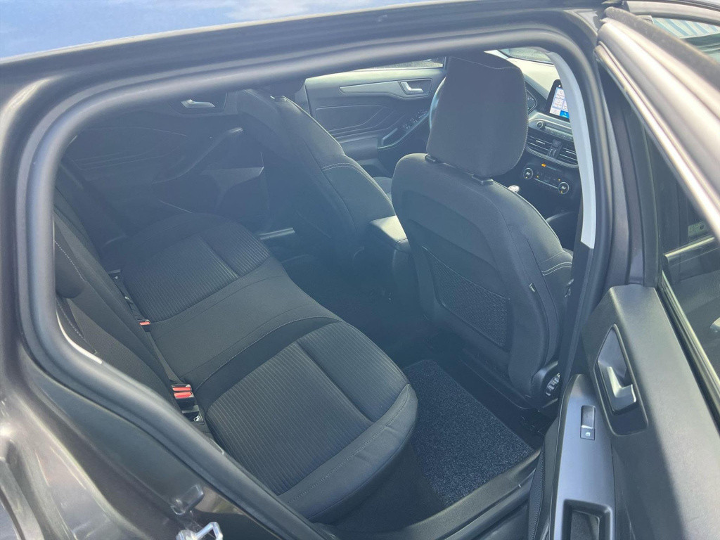 Ford Focus 1.0 ecoboost hybrid 125pk titanium , winterpack