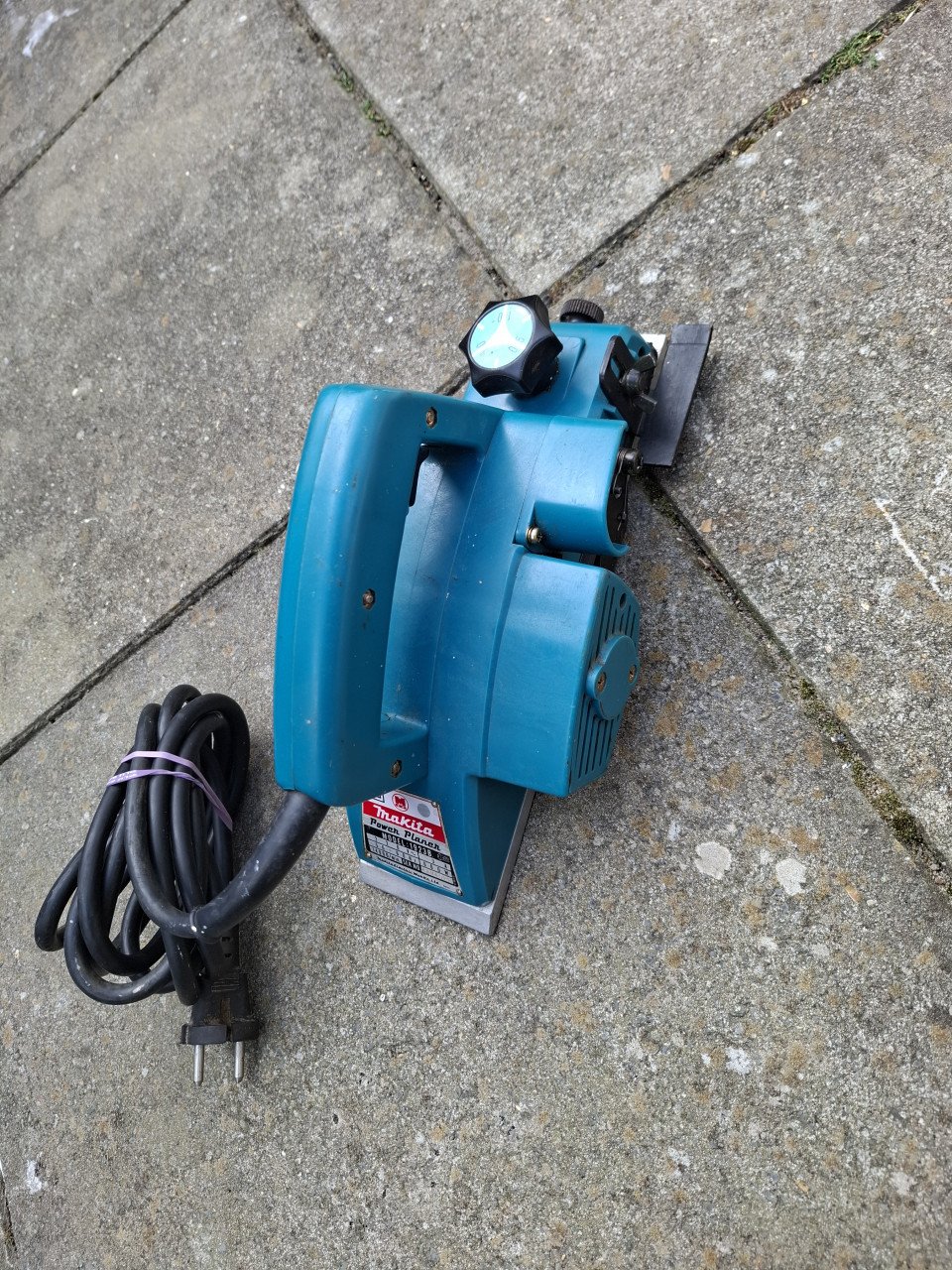 Makita power planer 1923 B. Schaafmachine.