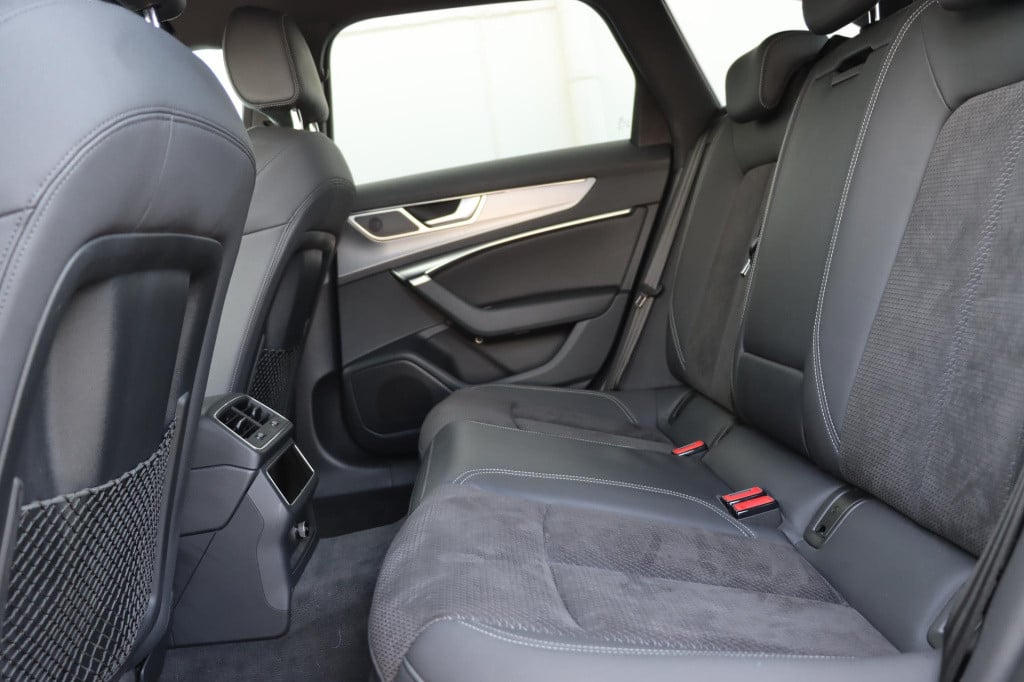 Audi A6 avant 55 tfsi e quattro s edition competition 367pk s-tr