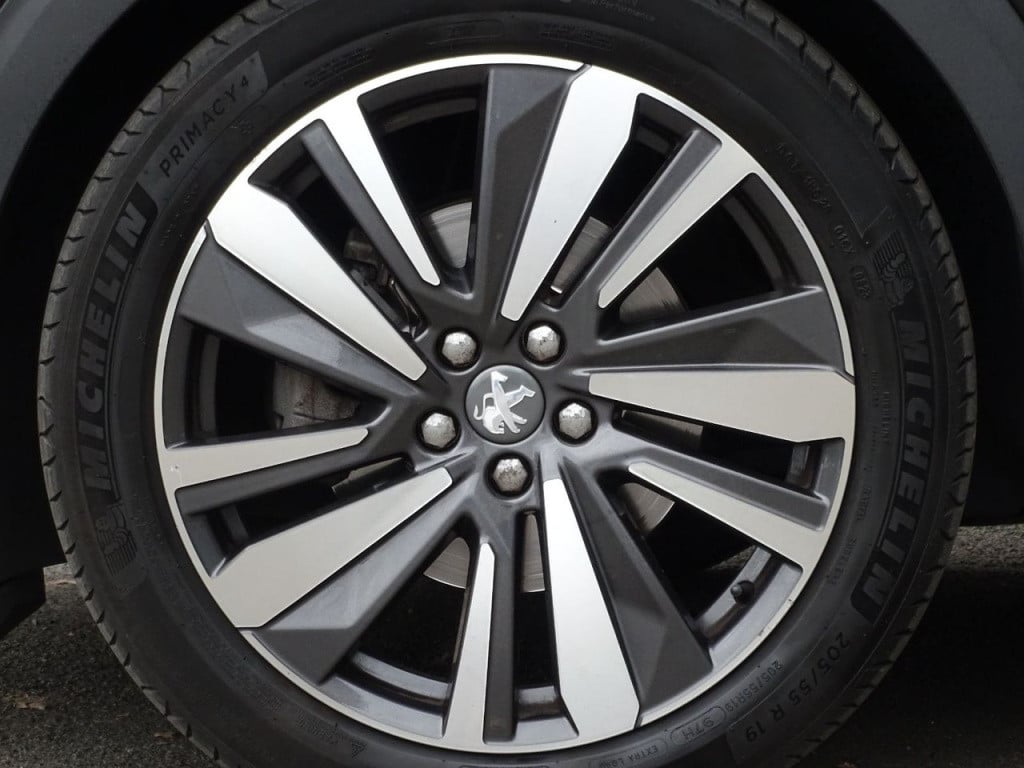 Peugeot 3008 1.2 puretech allure