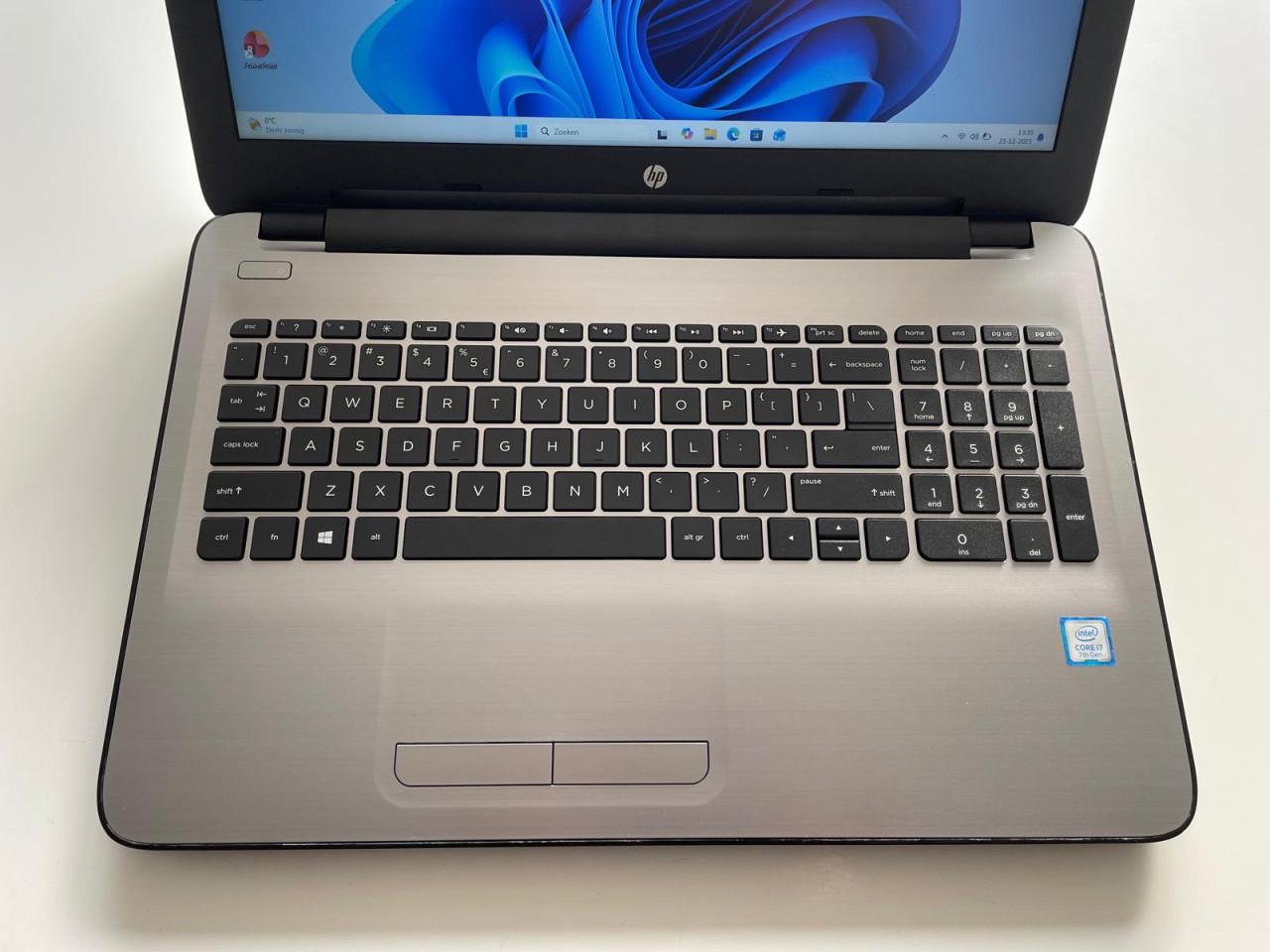 HP 15 inch game laptop - Windows 11 SSD i7 16GB RAM Muis & Office