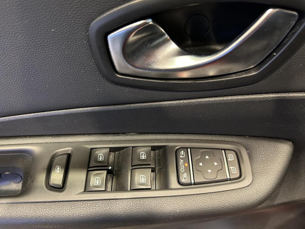 Renault Captur 1.2 tce intens automaat |lage km stand|winterset|superstaat