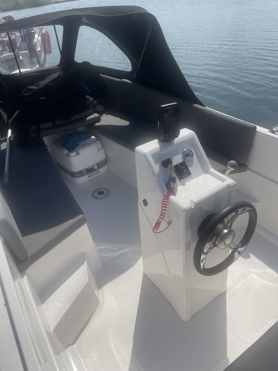Te koop Flippersloep 485 zo goed als nieuw met Suzuki 15 pk