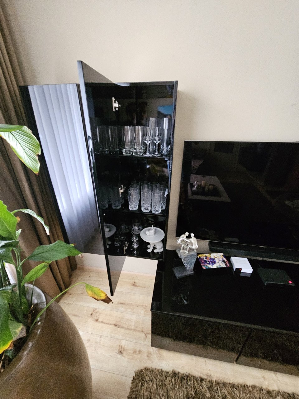 4 hoogglans lakkasten tv meubel