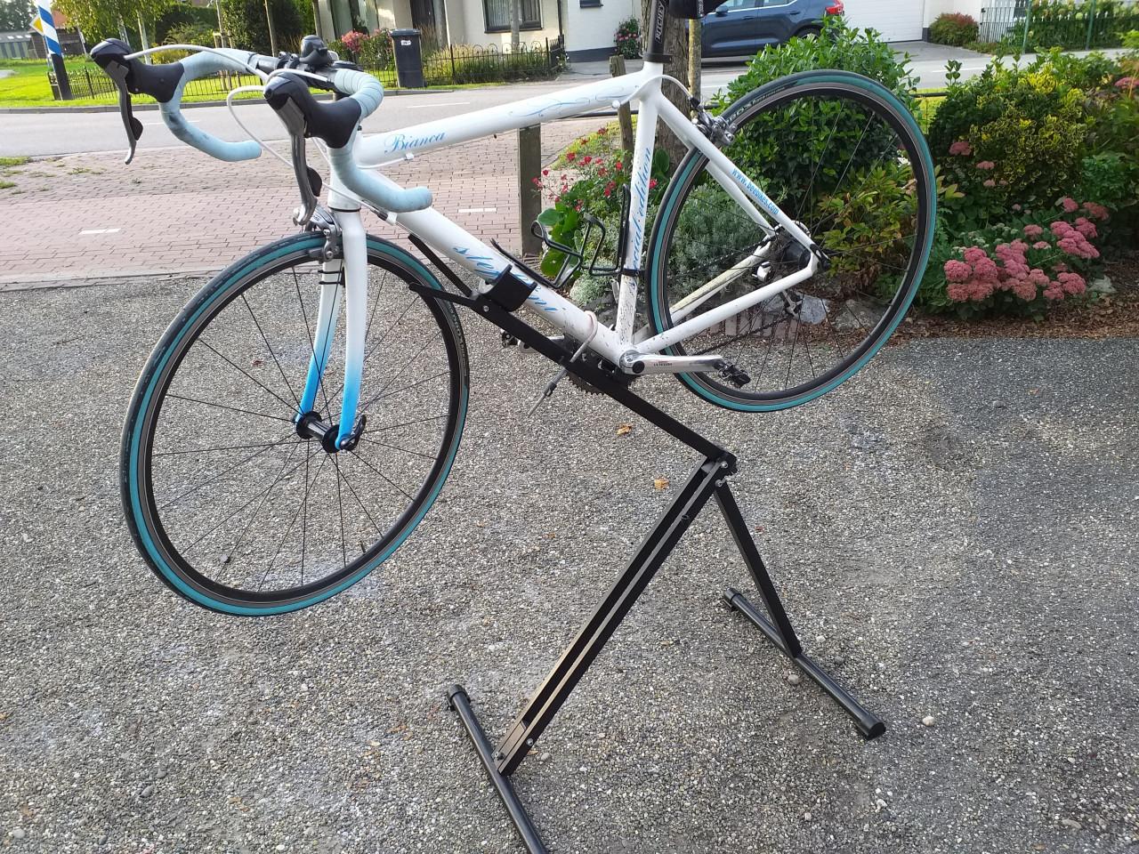 """"REPARATIESTEUN en SCHOONMAKEN  en afstellen VAN DE FIETS""""